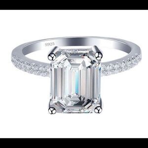 Beautiful 2ct Halo CZ Diamond Ring Size 7